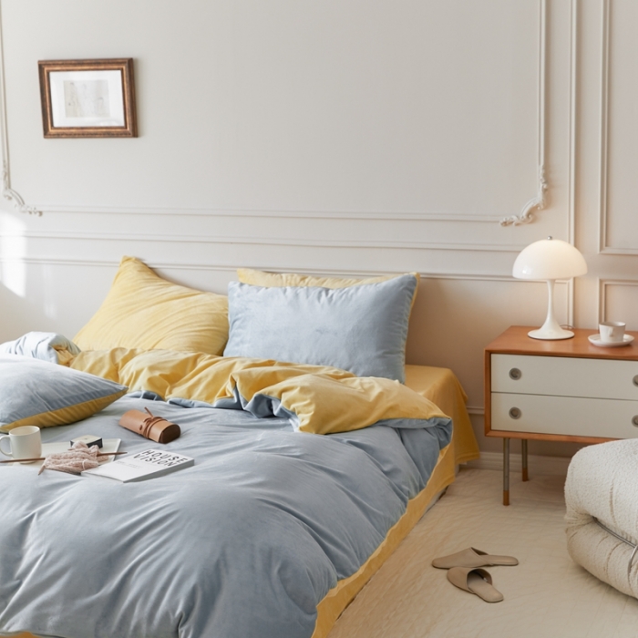 91家纺网 家纺一手货源 找家纺 2021新款高克重北欧风牛奶绒天鹅绒法莱绒四件套 淡蓝+奶黄