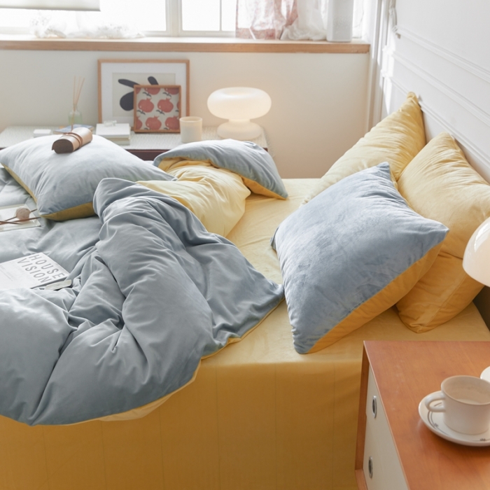 91家纺网 家纺一手货源 找家纺 2021新款高克重北欧风牛奶绒天鹅绒法莱绒四件套 淡蓝+奶黄