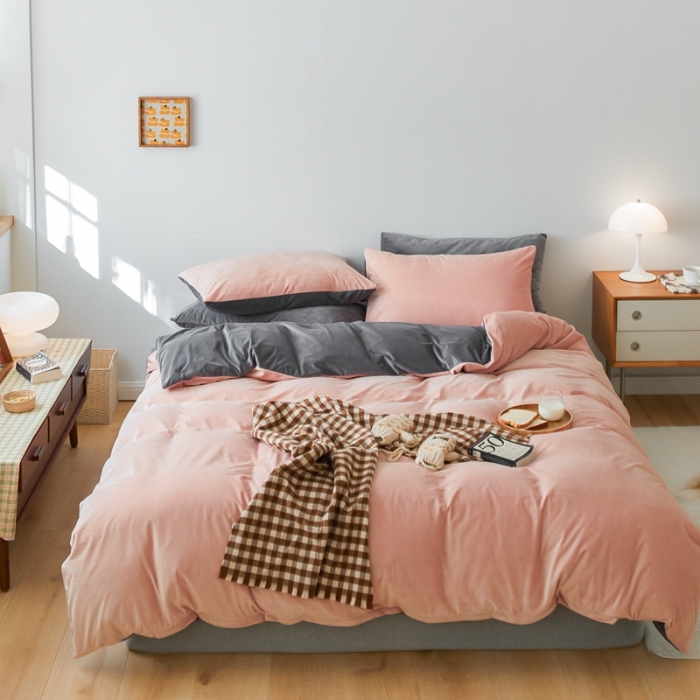 91家纺网 家纺一手货源 找家纺 2021新款高克重北欧风牛奶绒天鹅绒法莱绒四件套 粉+火山灰