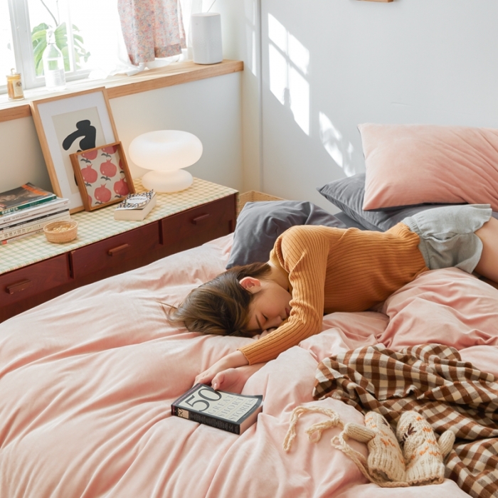 91家纺网 家纺一手货源 找家纺 2021新款高克重北欧风牛奶绒天鹅绒法莱绒四件套 粉+火山灰