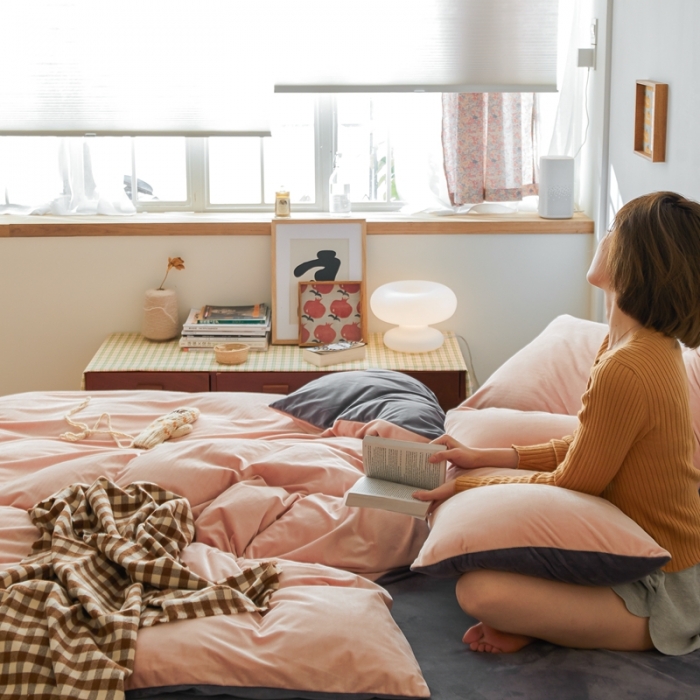 91家纺网 家纺一手货源 找家纺 2021新款高克重北欧风牛奶绒天鹅绒法莱绒四件套 粉+火山灰