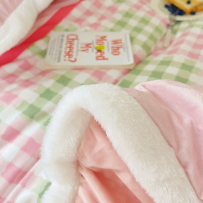 91家纺网 家纺一手货源 找家纺 圆岛家纺 新款冬季数码印花高档婴儿绒兔兔绒四件套 奶油霓虹