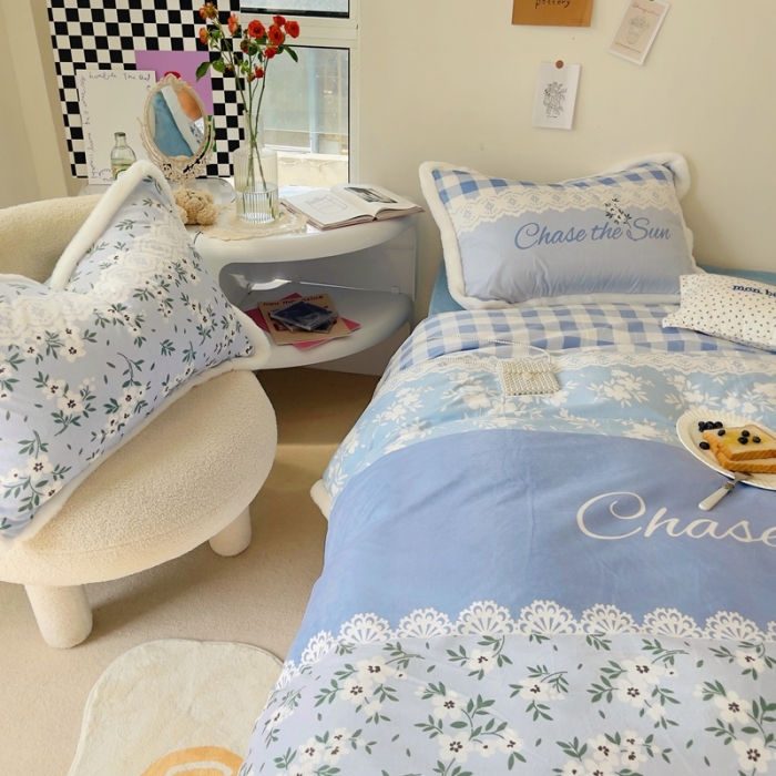 91家纺网 家纺一手货源 找家纺 圆岛家纺 新款冬季数码印花高档婴儿绒兔兔绒四件套 碎花蓝格