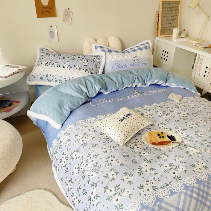 91家纺网 家纺一手货源 找家纺 圆岛家纺 新款冬季数码印花高档婴儿绒兔兔绒四件套 碎花蓝格