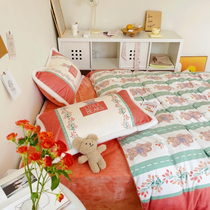 91家纺网 家纺一手货源 找家纺 圆岛家纺 新款冬季数码印花高档婴儿绒兔兔绒四件套 小熊仔