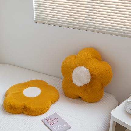 希诺 2021新款ins仿兔毛花朵记忆棉坐垫抱枕北欧风民宿风可拆洗 芒果黄