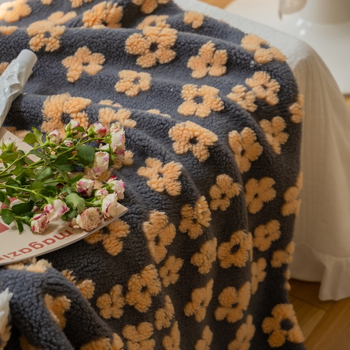 91家纺网 家纺一手货源 找家纺 圆岛家纺  新款定制款文艺提花羊羔绒保暖毛毯小花系列 藏青