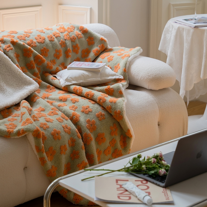 91家纺网 家纺一手货源 找家纺 圆岛家纺  新款定制款文艺提花羊羔绒保暖毛毯小花系列 橘