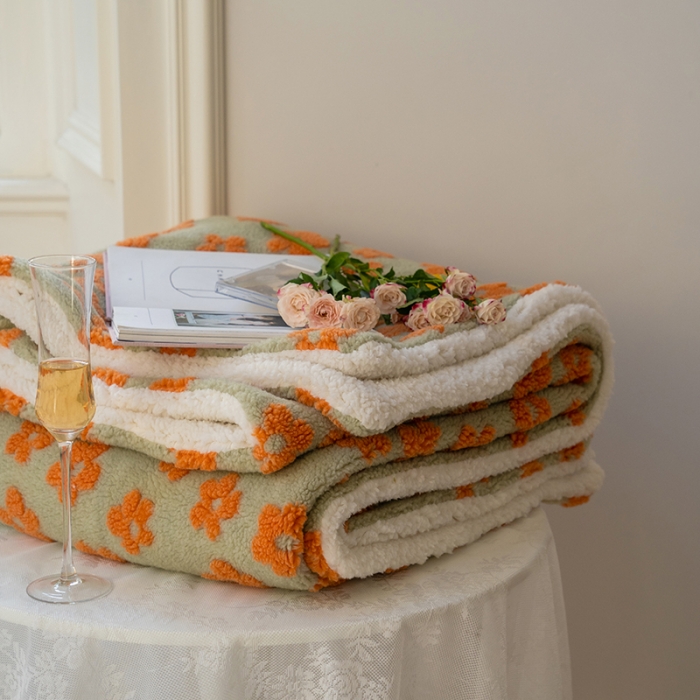 91家纺网 家纺一手货源 找家纺 圆岛家纺  新款定制款文艺提花羊羔绒保暖毛毯小花系列 橘