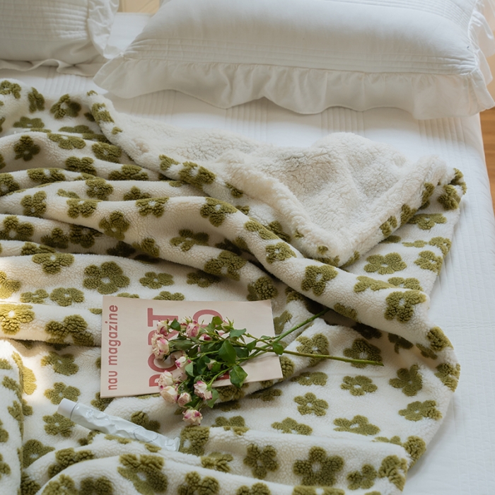 91家纺网 家纺一手货源 找家纺 圆岛家纺  新款定制款文艺提花羊羔绒保暖毛毯小花系列 绿