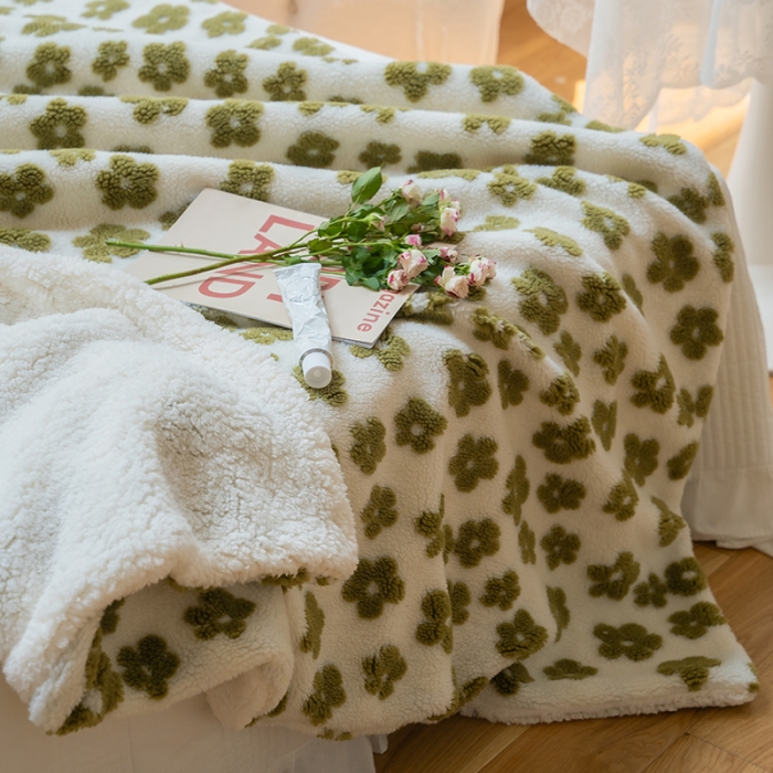 91家纺网 家纺一手货源 找家纺 圆岛家纺  新款定制款文艺提花羊羔绒保暖毛毯小花系列 绿