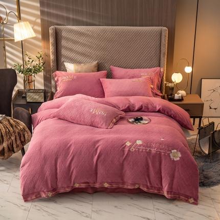 91家纺网 家纺一手货源 找家纺 莎臣豹 2025新款高档刺绣德芙绒牛奶绒四件套 芊语-豆沙红