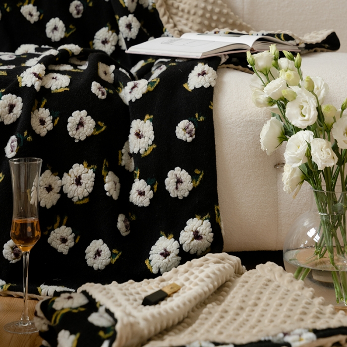 91家纺网 家纺一手货源 找家纺 圆岛家纺  新款复古高克重羊毛绒混纺提花豆豆绒毛毯 雏菊黑