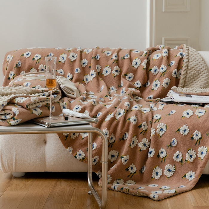 91家纺网 家纺一手货源 找家纺 圆岛家纺  新款复古高克重羊毛绒混纺提花豆豆绒毛毯 雏菊咖