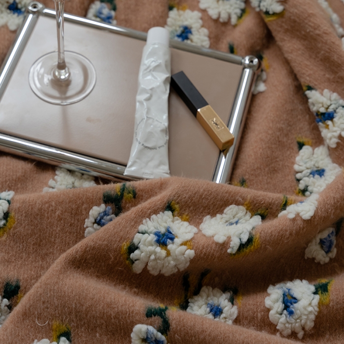 91家纺网 家纺一手货源 找家纺 圆岛家纺  新款复古高克重羊毛绒混纺提花豆豆绒毛毯 雏菊咖