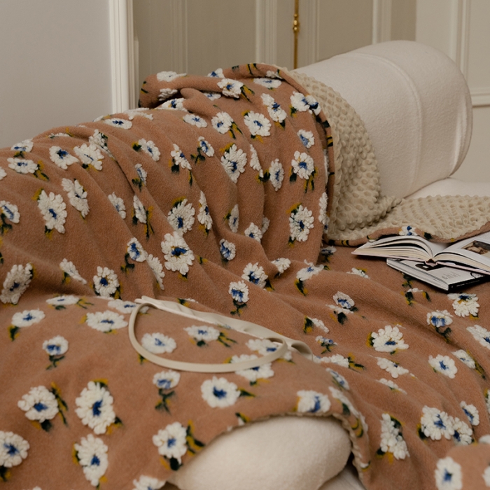 91家纺网 家纺一手货源 找家纺 圆岛家纺  新款复古高克重羊毛绒混纺提花豆豆绒毛毯 雏菊咖