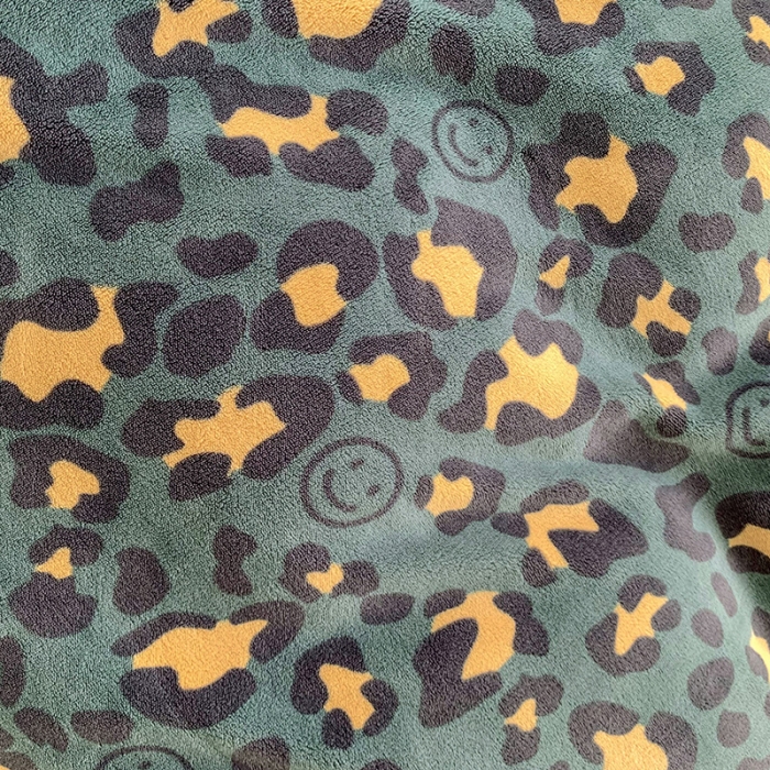 91家纺网 家纺一手货源 找家纺 金爱家 2021新款250克牛奶绒四件套 豹纹绿