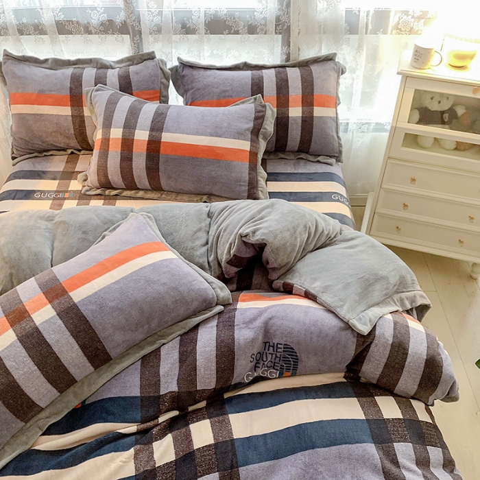 91家纺网 家纺一手货源 找家纺 金爱家 2021新款250克牛奶绒四件套 大格蓝灰