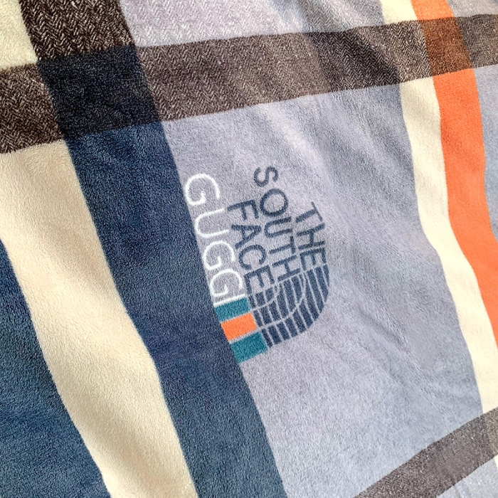 91家纺网 家纺一手货源 找家纺 金爱家 2021新款250克牛奶绒四件套 大格蓝灰