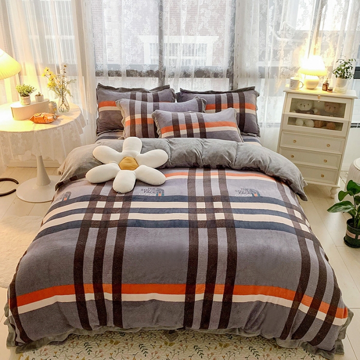 91家纺网 家纺一手货源 找家纺 金爱家 2021新款250克牛奶绒四件套 大格蓝灰