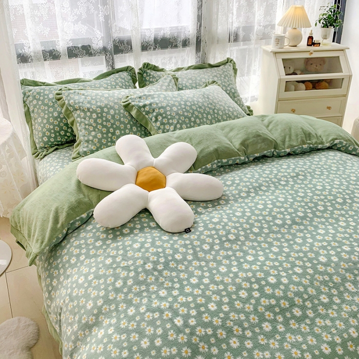 91家纺网 家纺一手货源 找家纺 金爱家 2021新款250克牛奶绒四件套 小雏菊绿