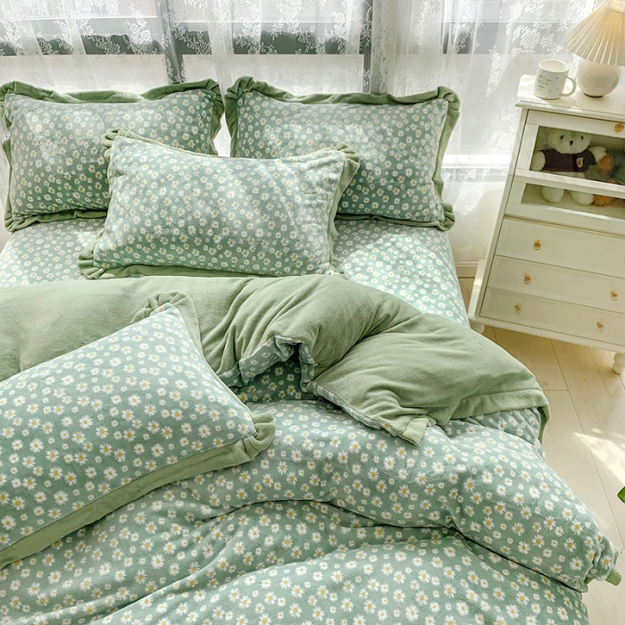 91家纺网 家纺一手货源 找家纺 金爱家 2021新款250克牛奶绒四件套 小雏菊绿