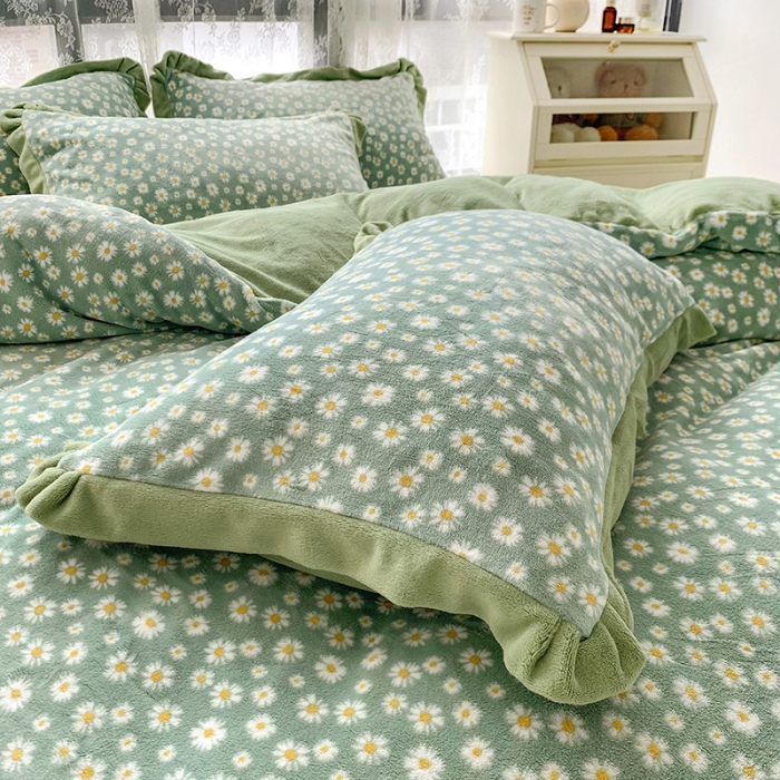 91家纺网 家纺一手货源 找家纺 金爱家 2021新款250克牛奶绒四件套 小雏菊绿