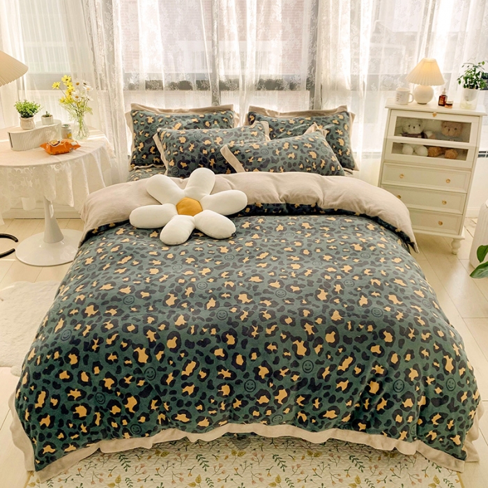 91家纺网 家纺一手货源 找家纺 金爱家 2021新款250克牛奶绒四件套 豹纹绿