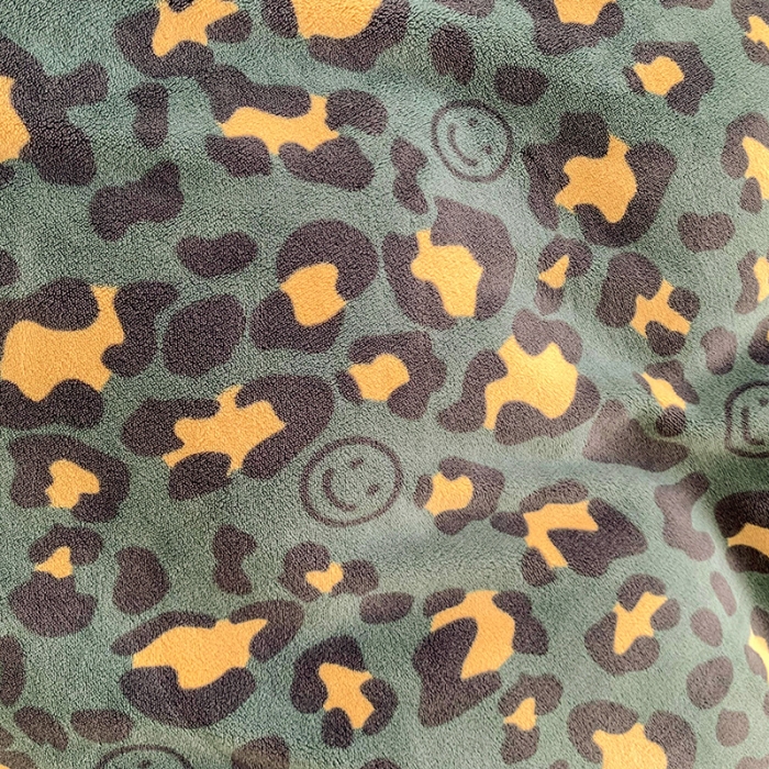 91家纺网 家纺一手货源 找家纺 金爱家 2021新款250克牛奶绒四件套 豹纹绿