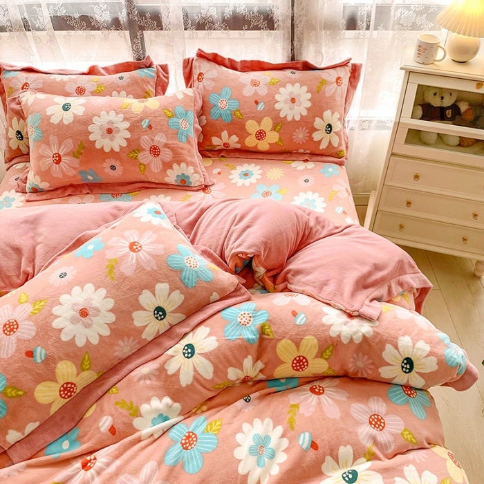 91家纺网 家纺一手货源 找家纺 金爱家 2021新款250克牛奶绒四件套 蓓蕾粉