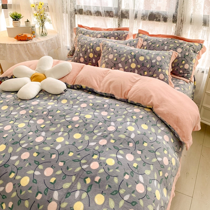 91家纺网 家纺一手货源 找家纺 金爱家 2021新款250克牛奶绒四件套 缤纷世界