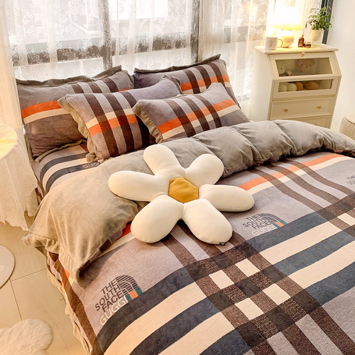 91家纺网 家纺一手货源 找家纺 金爱家 2021新款250克牛奶绒四件套 大格蓝灰