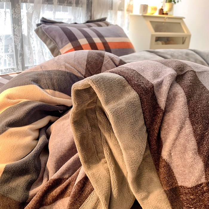 91家纺网 家纺一手货源 找家纺 金爱家 2021新款250克牛奶绒四件套 大格蓝灰