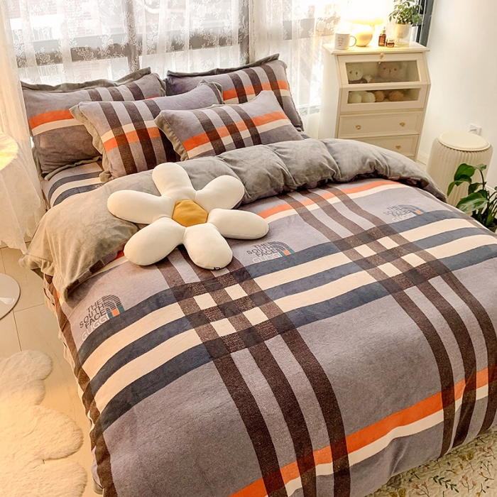 91家纺网 家纺一手货源 找家纺 金爱家 2021新款250克牛奶绒四件套 大格蓝灰