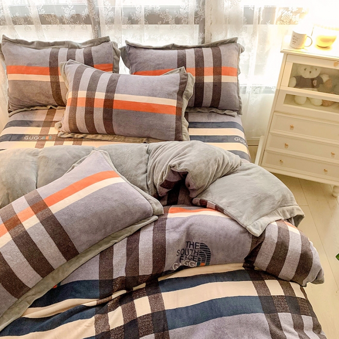 91家纺网 家纺一手货源 找家纺 金爱家 2021新款250克牛奶绒四件套 大格蓝灰