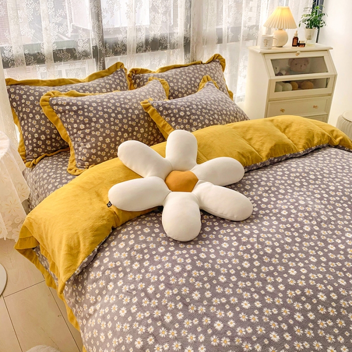 91家纺网 家纺一手货源 找家纺 金爱家 2021新款250克牛奶绒四件套 小雏菊灰