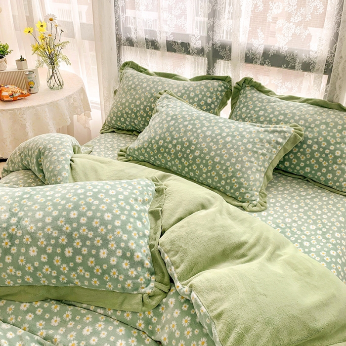 91家纺网 家纺一手货源 找家纺 金爱家 2021新款250克牛奶绒四件套 小雏菊绿