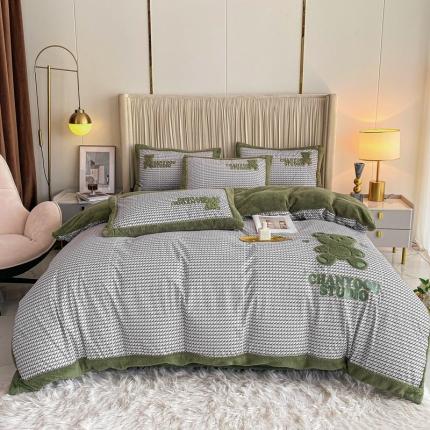 91家纺网 家纺一手货源 找家纺 博纳2021新款A版罗芙尼B版羊羔绒四件套-贝拉熊 豆绿