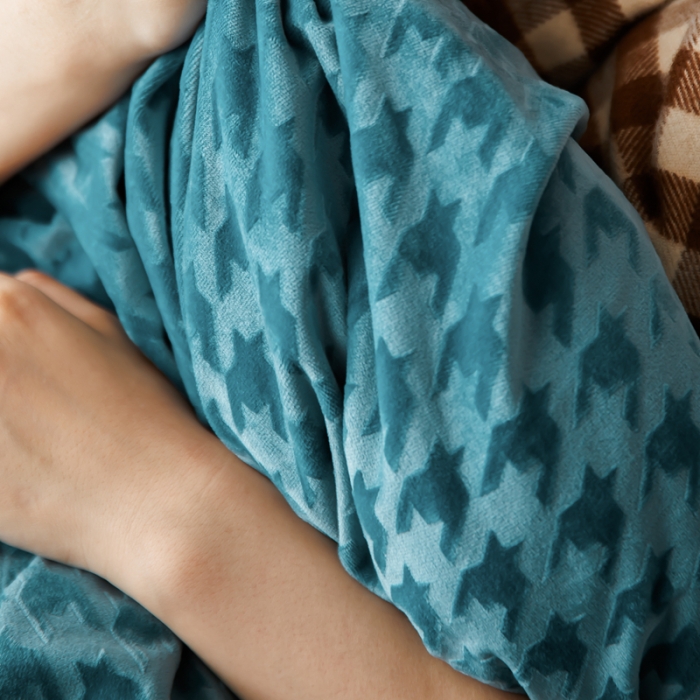 91家纺网 家纺一手货源 找家纺 梦享生活家居 2021新款天鹅绒轻奢千鸟格四件套 海蓝色