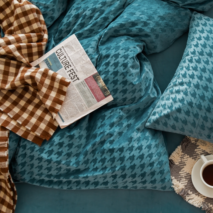 91家纺网 家纺一手货源 找家纺 梦享生活家居 2021新款天鹅绒轻奢千鸟格四件套 海蓝色