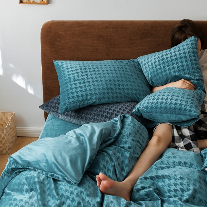 91家纺网 家纺一手货源 找家纺 梦享生活家居 2021新款天鹅绒轻奢千鸟格四件套 海蓝色