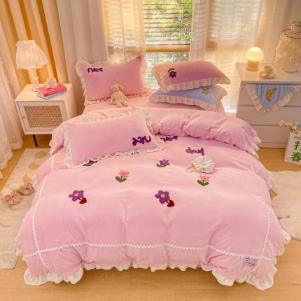 91家纺网 家纺一手货源 找家纺 安哆啦2021新款230g毛巾绣牛奶绒花边四件套小花花仙女粉