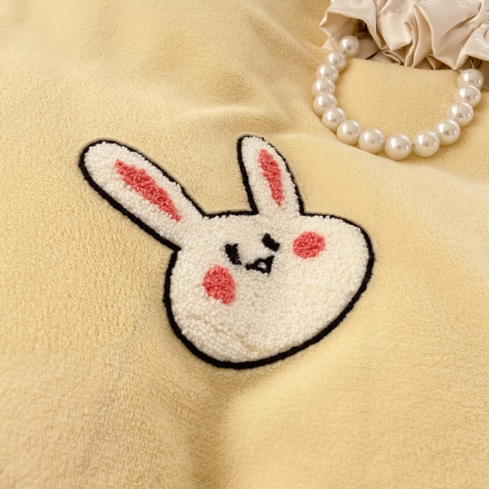 91家纺网 家纺一手货源 找家纺 安哆啦2021新款230g毛巾绣牛奶绒花边四件套萌萌兔奶油黄