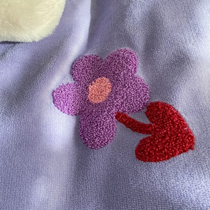 91家纺网 家纺一手货源 找家纺 安哆啦2021新款230g毛巾绣牛奶绒花边四件套小花花黛紫色