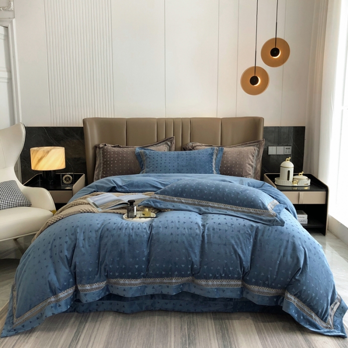 91家纺网 家纺一手货源 找家纺 （总）TS 2023新款爱丽丝纯色浮雕婴肤绒四件套牛奶绒被套