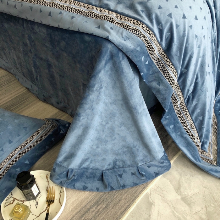 91家纺网 家纺一手货源 找家纺 （总）TS 2023新款爱丽丝纯色浮雕婴肤绒四件套牛奶绒被套