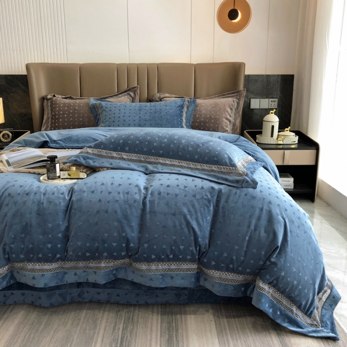 91家纺网 家纺一手货源 找家纺 榻尚家居 2021新款爱丽丝纯色浮雕婴肤绒四件套 爱丽丝 -蓝