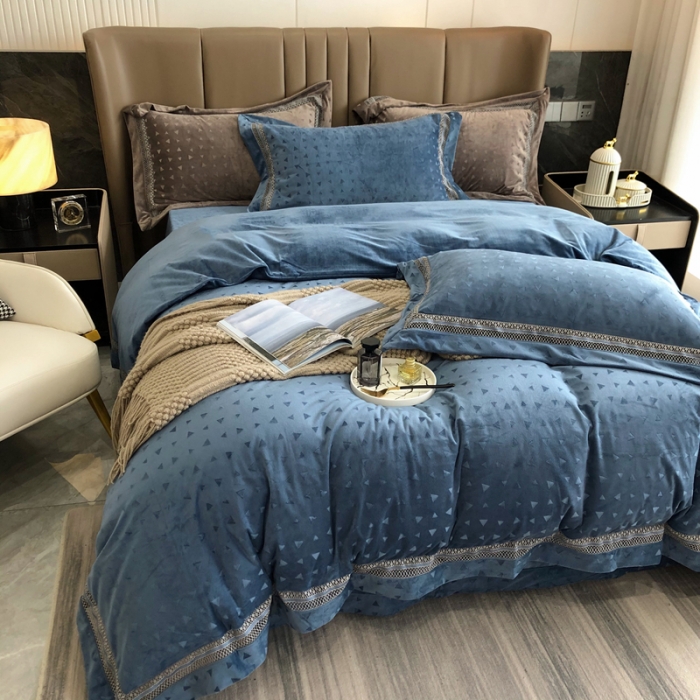 91家纺网 家纺一手货源 找家纺 榻尚家居 2021新款爱丽丝纯色浮雕婴肤绒四件套 爱丽丝 -蓝