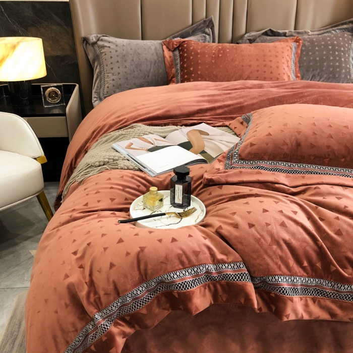 91家纺网 家纺一手货源 找家纺 榻尚家居 2021新款爱丽丝纯色浮雕婴肤绒四件套 爱丽丝-焦糖