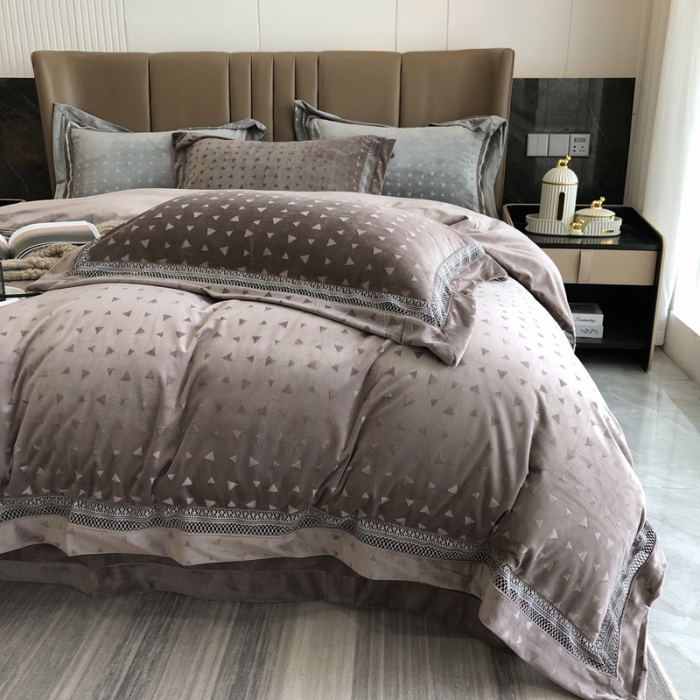 91家纺网 家纺一手货源 找家纺 榻尚家居 2021新款爱丽丝纯色浮雕婴肤绒四件套 爱丽丝-棕